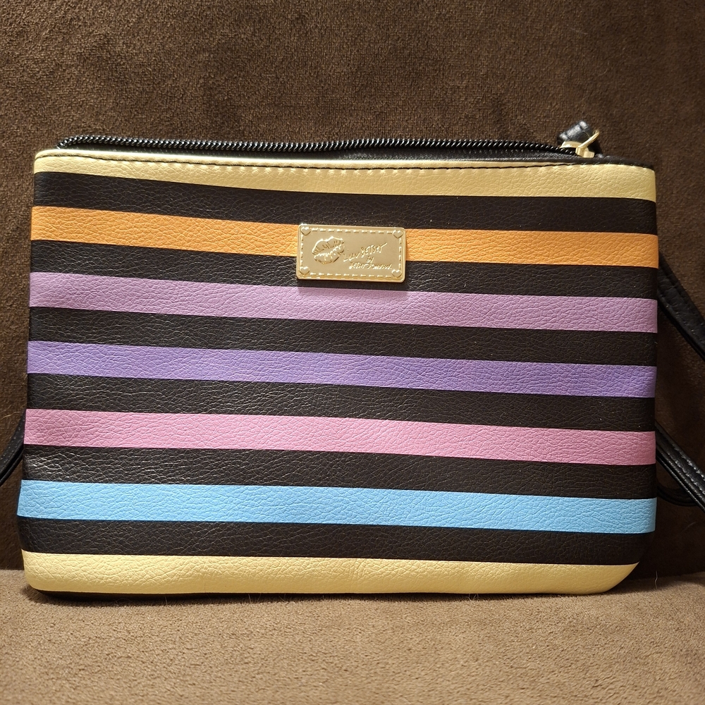 BETSEY JOHNSON LOVE BETSEY CROSSBODY PURSE